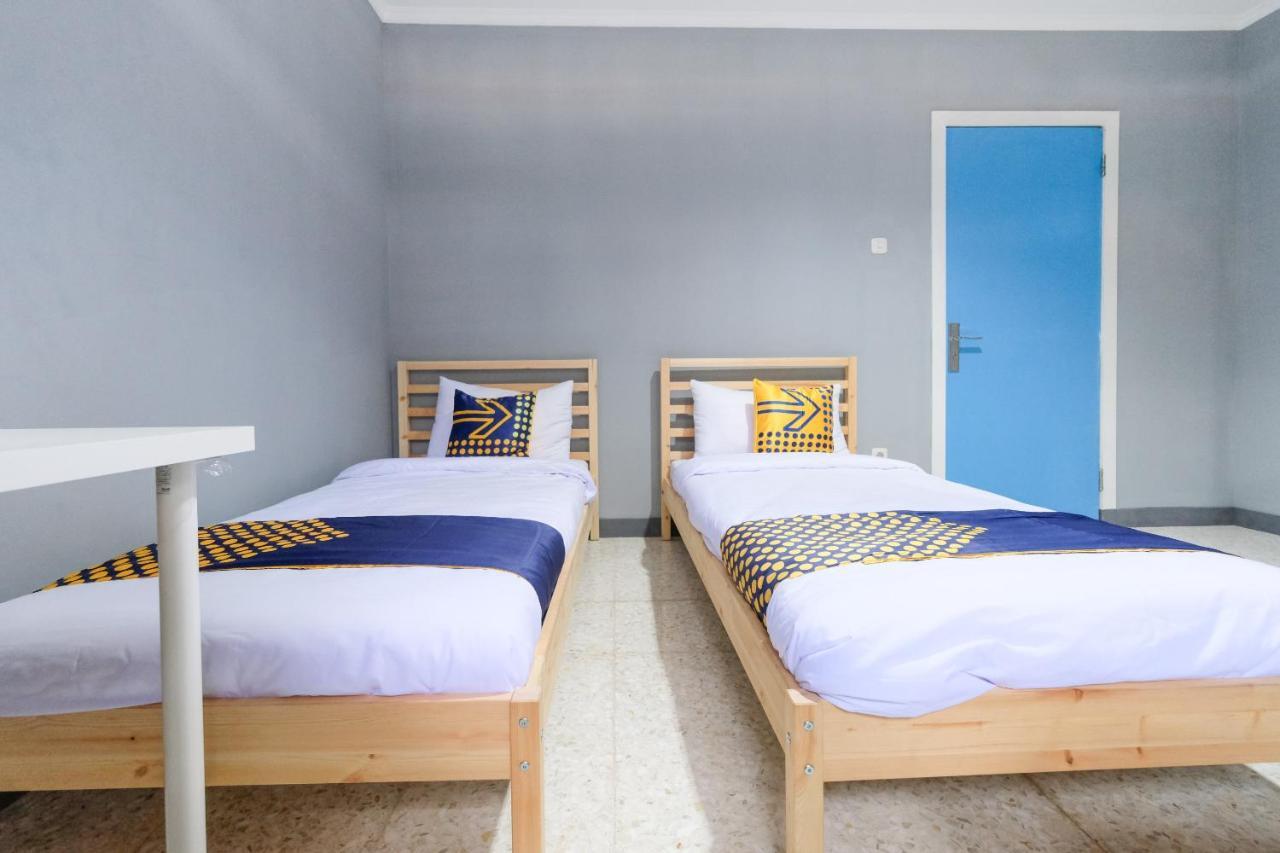 Spot On 2281 Omajo Hotel Semarang Buitenkant foto